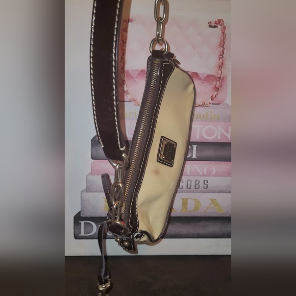 VINTAGE Dooney & Bourke Cream Brown Patent Purse AUTHENTIC MANUFATURE IN CHINA🔥 - Picture 11 of 17